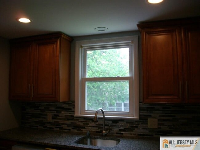 Building Photo - 6 Linwood Pl