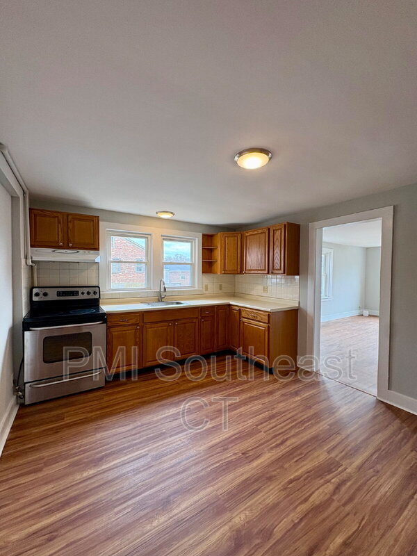 Building Photo - 41R Boston Post Rd