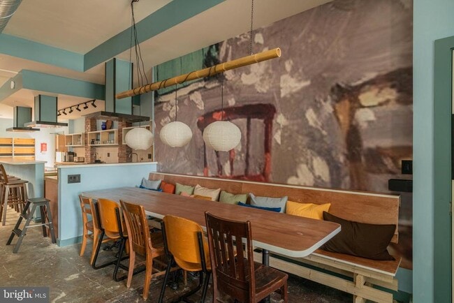 Building Photo - 711 G St SE