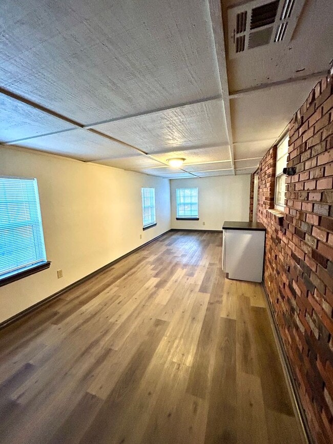 Building Photo - 3804 SE Dorchester Dr