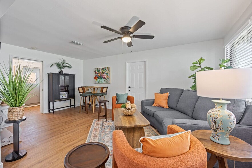 Primary Photo - 489 Seacrest Ave