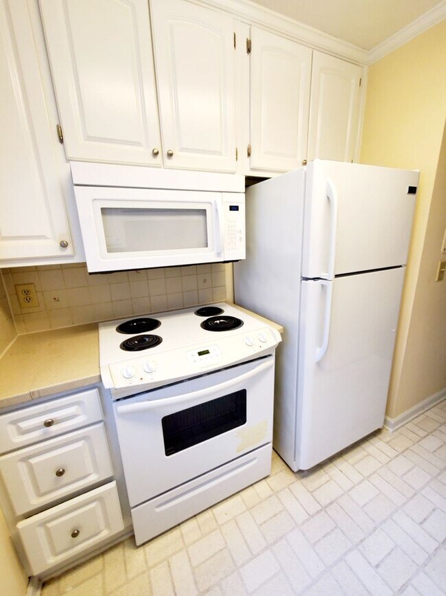 Building Photo - 2-Bedroom, 2-Bath Long Term Rental - Myrtle Beach's Shorewood Community!
