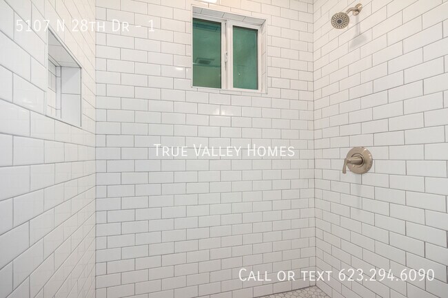 Building Photo - 5107 N 28th Dr