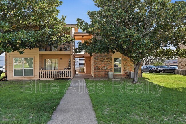 Building Photo - 8030 Cambridge Cir