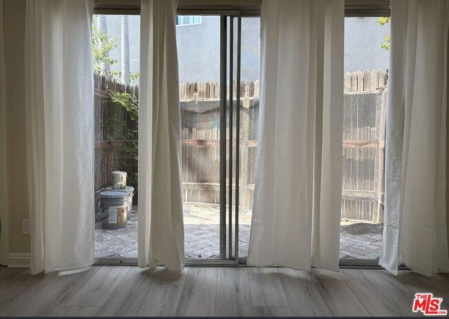 Building Photo - 567 S Wilton Pl