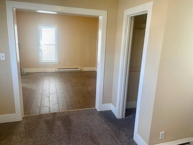 Building Photo - 306 W 5th St