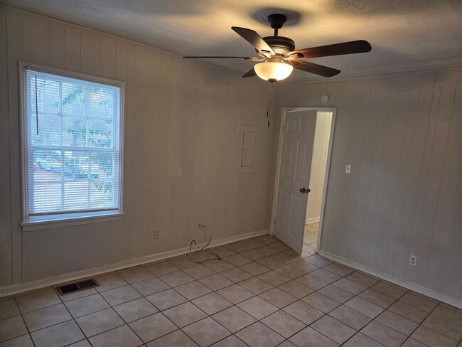 Building Photo - Spacious 4 Bed/ 2 Bath in North Jackson!