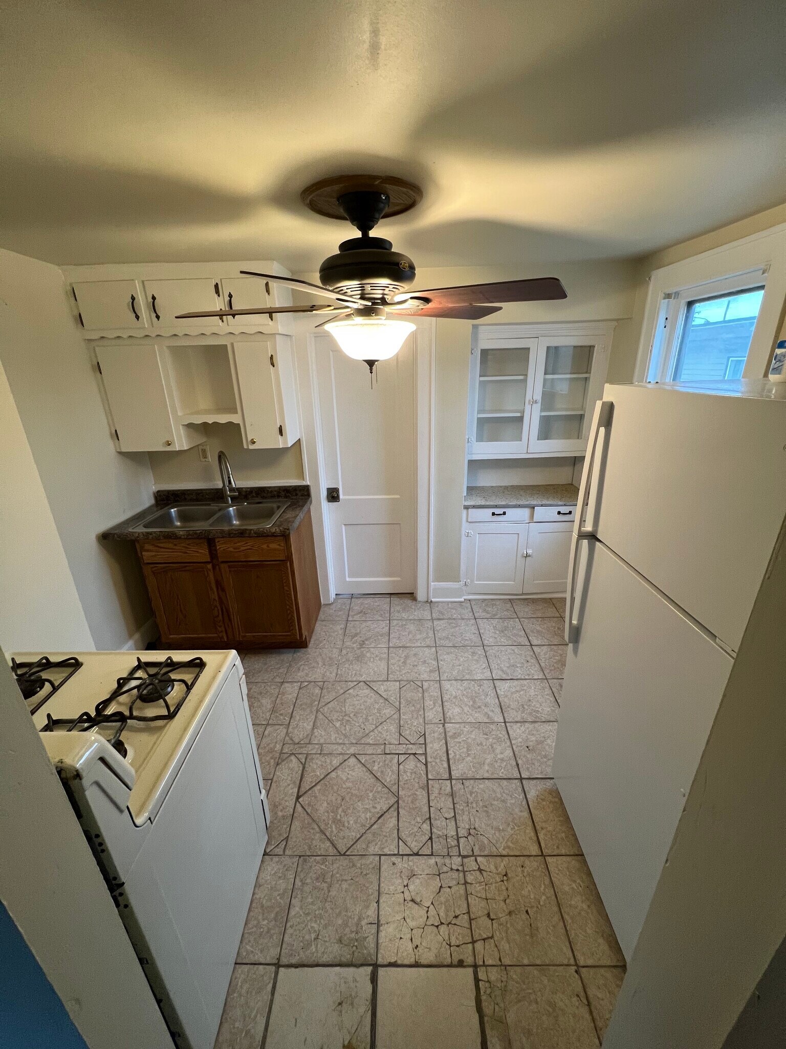 upper unit kitchen - 1229 Terrace Ave