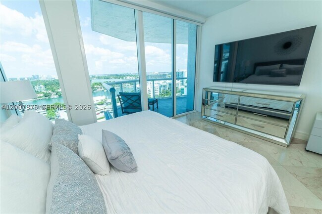 Building Photo - 6515 Collins Ave