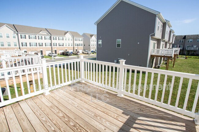 Building Photo - 239 Macoun Way