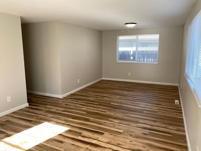 Building Photo - Spacious Single-Story Living with Modern Comforts and Outdoor Appeal