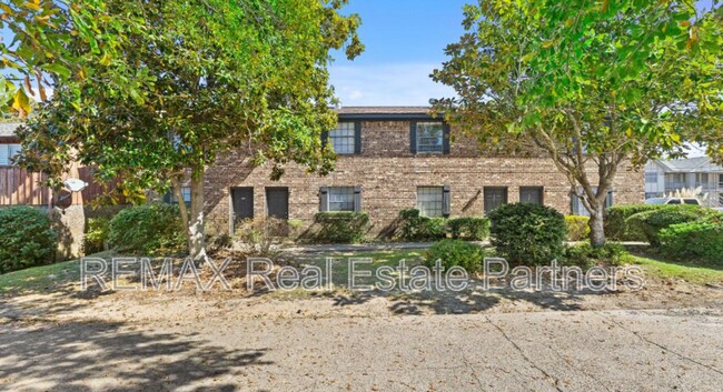 Building Photo - 4001 Mable St