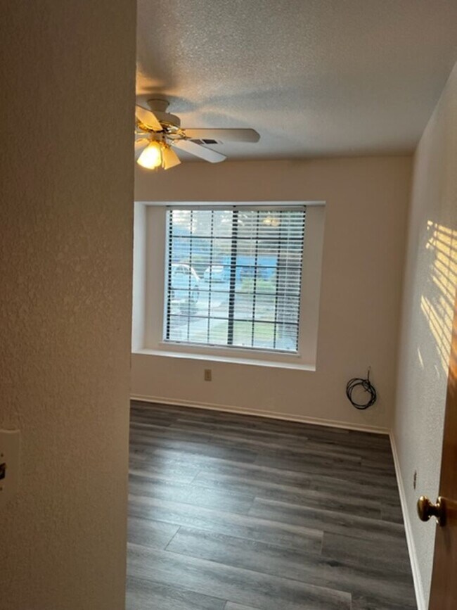 Building Photo - 600 Tuohy St