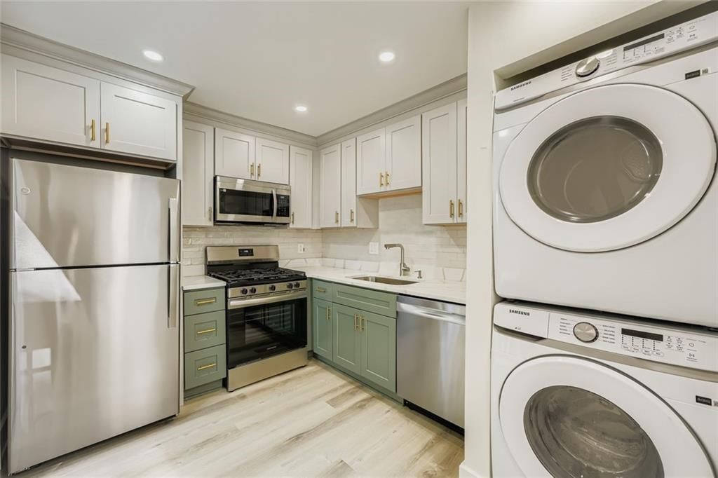 Building Photo - 3099 Delowe Dr