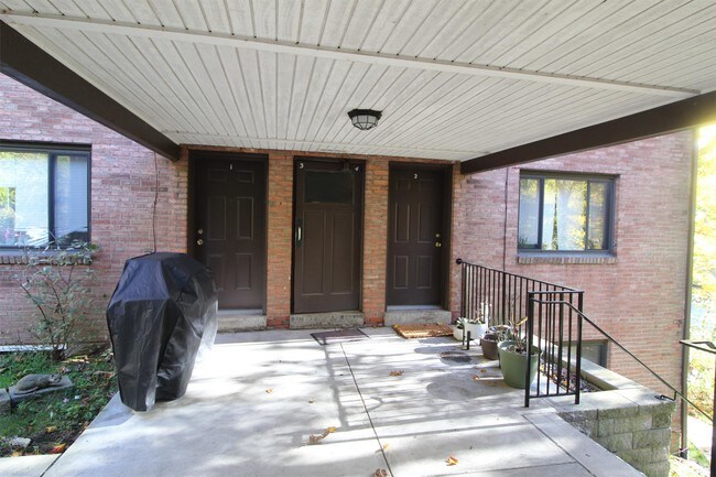 Building Photo - 3451 Evergreen Rd