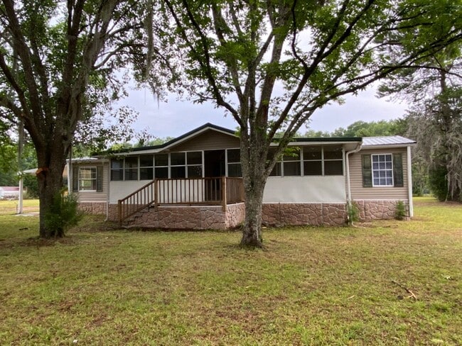 Building Photo - 3 Bedroom home on 1 Acre in Jennings