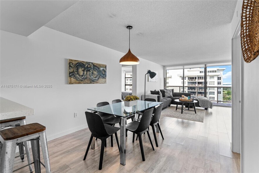 Building Photo - 5757 Collins Ave