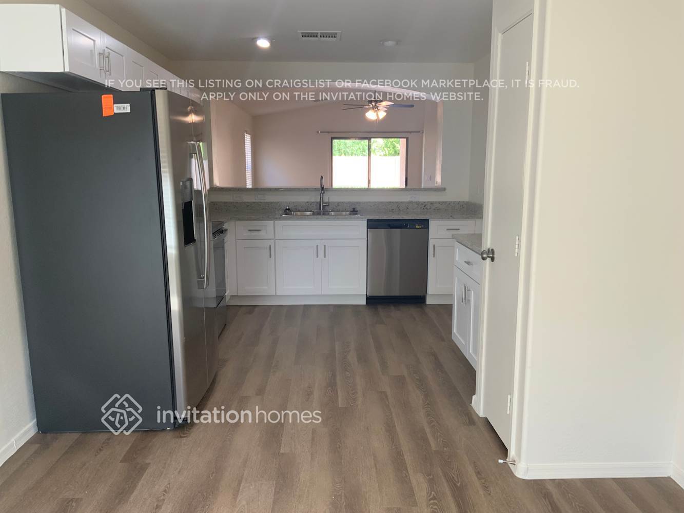 Building Photo - 10538 W Roanoke Ave