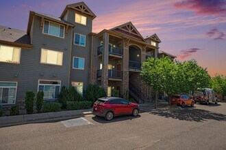 Building Photo - Beautifully Updated 2 Bed / 2 Bath Condo with Garage in Chatfield Bluffs