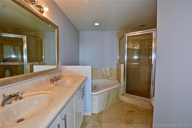 Building Photo - 7900 Harbor Island Dr