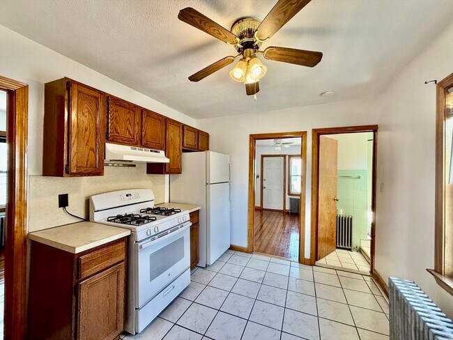 Building Photo - 156 Main St