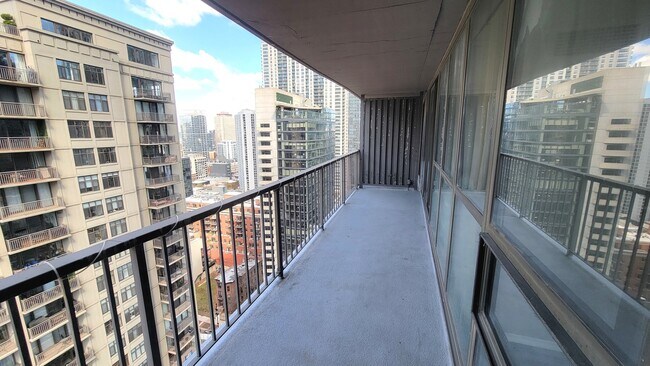 Building Photo - 10 E Ontario St