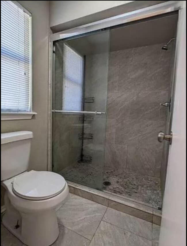 Building Photo - 413 Midland Dr