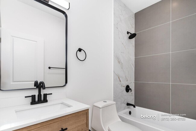 Building Photo - 2132 S Fairfield Ave