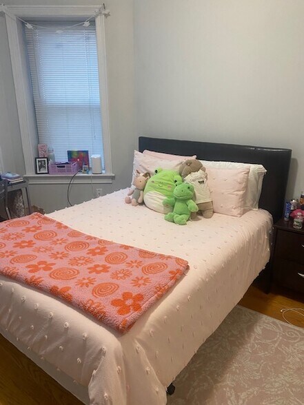 Building Photo - 1087 Beacon St