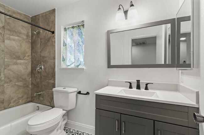 Building Photo - Welcome to your entertainers dream home!