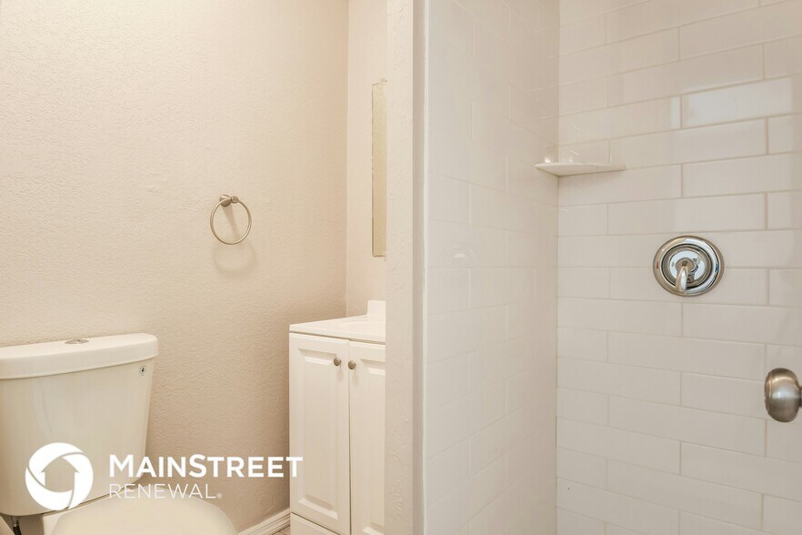 Building Photo - 7007 W Pasadena Ave