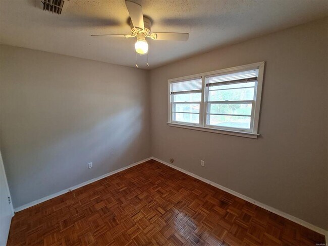 Building Photo - Section8 Accepted