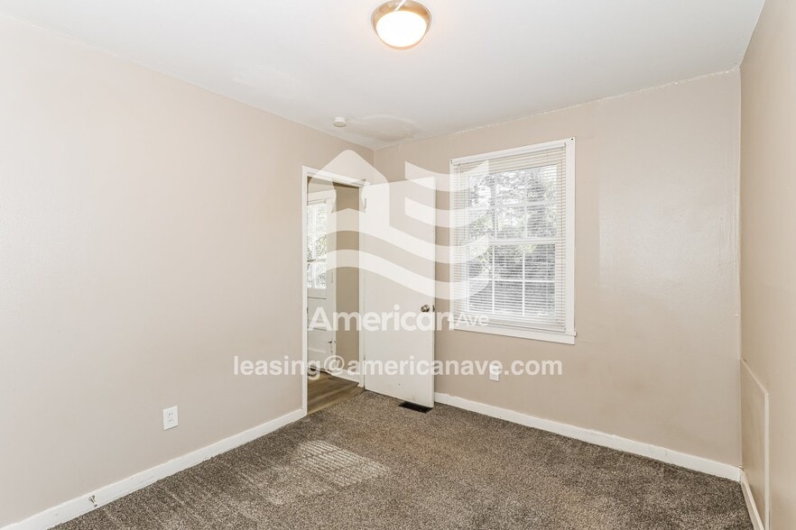 Building Photo - 661 Lorraine Dr
