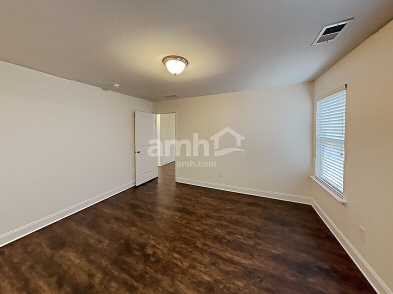 Building Photo - 2133 Leafmore Ct SE