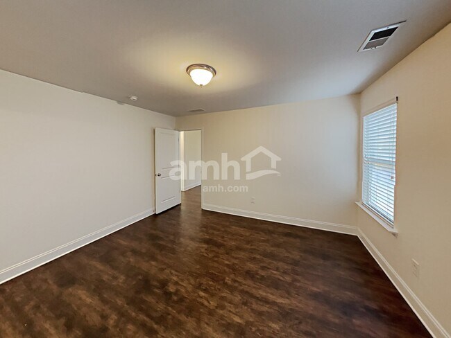 Building Photo - 2133 Leafmore Ct SE