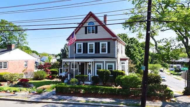 Building Photo - 654 Main St