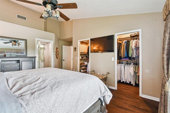 Building Photo - 17737 Esprit Dr