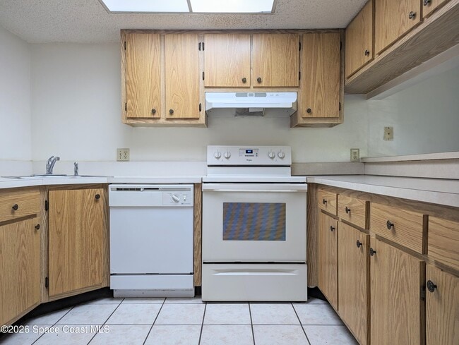 Building Photo - 1600 Sunny Brook Ln