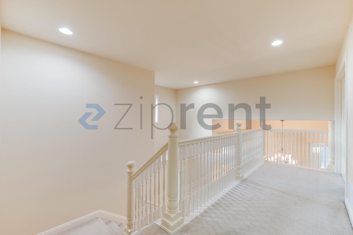 Building Photo - 16461 SE 56th Pl