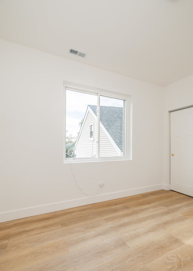 Building Photo - 1245 S Fairfield Ave