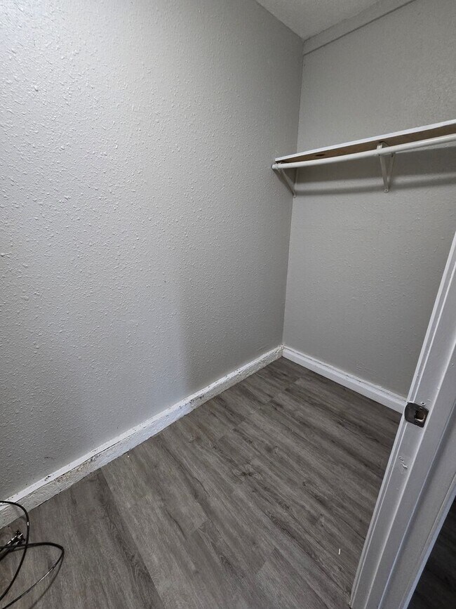 Building Photo - LIMITED TIME**NO APPLICATION FEE**1/2 OFF DEPOSIT**