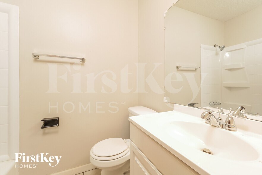 Building Photo - 9827 Drury Ave