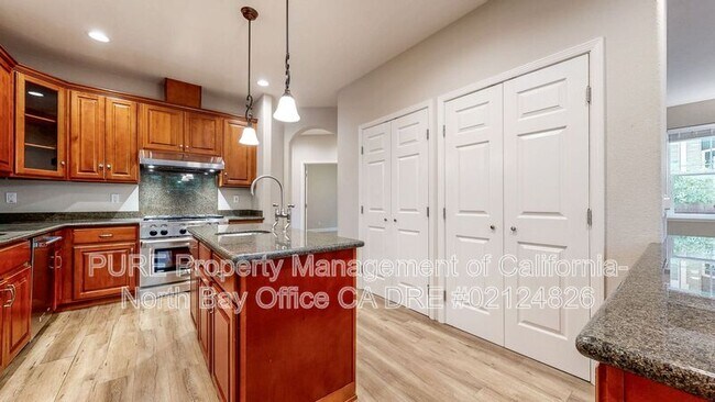 Building Photo - 14600 Jomark Ln