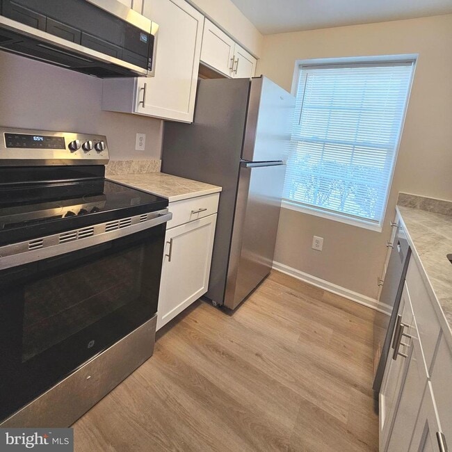 Building Photo - 8473 Aurora Ct