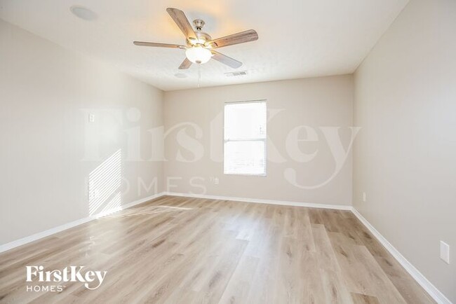 Building Photo - 2875 Creekbend Dr