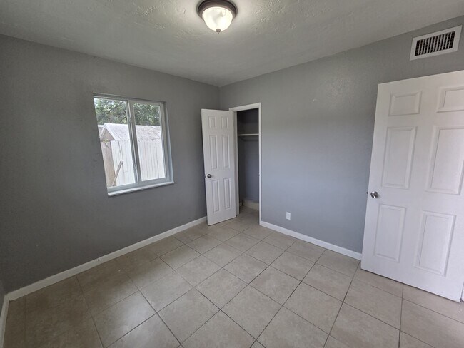 Building Photo - 5720 Cleveland St