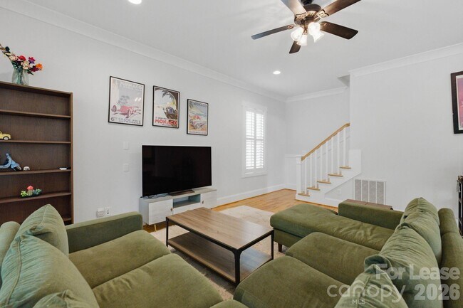 Building Photo - 2724 Holt St