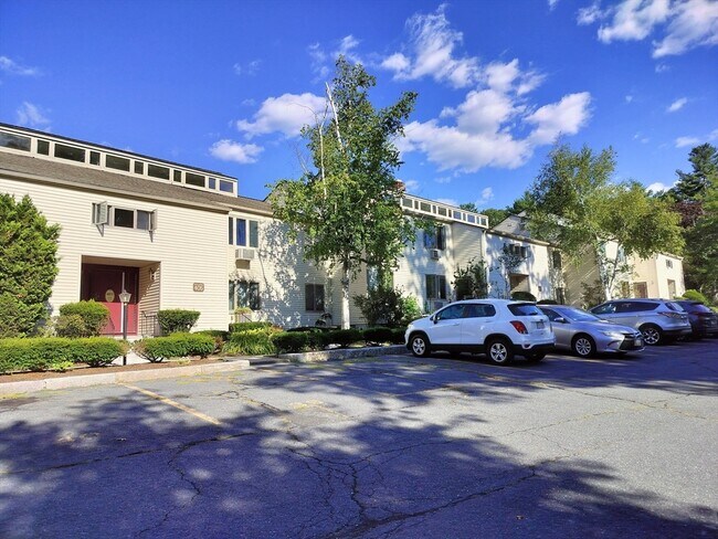 Building Photo - 405 Great Rd