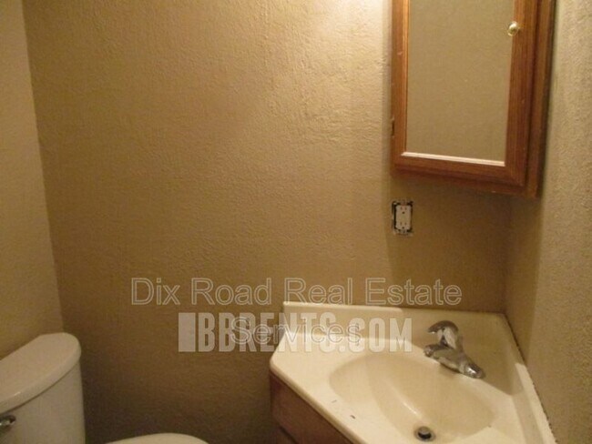 Building Photo - 530 Unger Ave