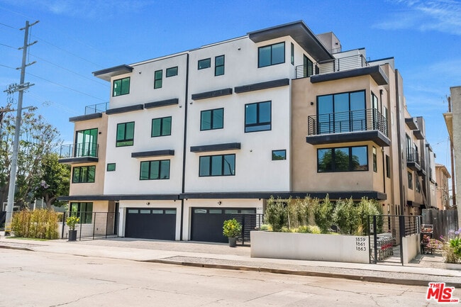 Building Photo - 1861 Barry Ave